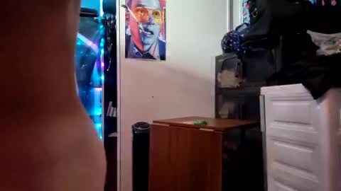 Snapshot of rod77knee chatting on 03-12-26, 05:19 rod77knee online show from 03-12-26, 05:19