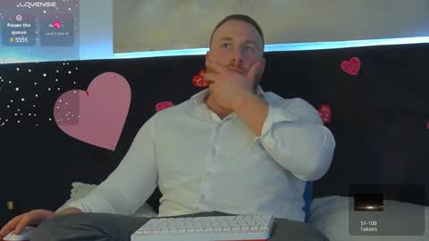 Snapshot of roddy_riss chatting on 02-12-25, 02:21 Roddy online show from 02-12-25, 02:21