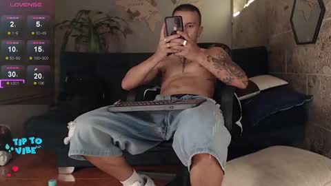 Snapshot of rogert_xx chatting on 02-08-25, 08:52 Rogert online show from 02-08-25, 08:52