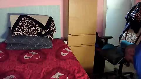 Snapshot of rogobeteilie chatting on 12-15-25, 10:19 Banderas online show from 12-15-25, 10:19