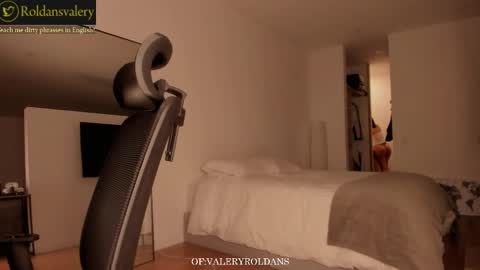 Valery Roldans online show from 03-04-26, 01:22