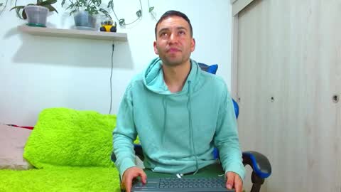 Snapshot of rolos_hot32 chatting on 01-08-26, 02:41 rolos_hot32 online show from 01-08-26, 02:41