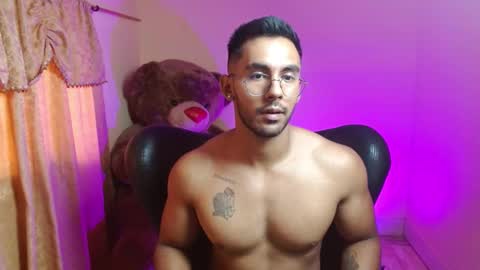 Snapshot of romanpearce_ chatting on 01-18-25, 09:13 Roman online show from 01-18-25, 09:13