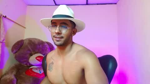 Snapshot of romanpearce_ chatting on 02-07-25, 04:14 Roman online show from 02-07-25, 04:14