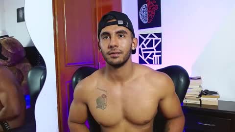 Snapshot of romanpearce_ chatting on 03-03-25, 04:46 Roman online show from 03-03-25, 04:46