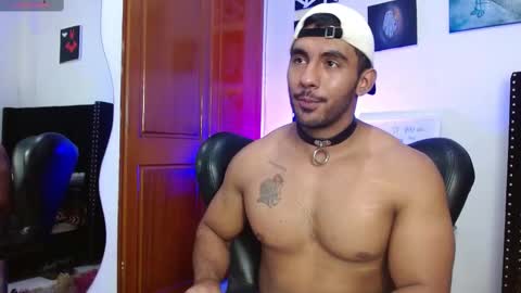 Snapshot of romanpearce_ chatting on 09-18-25, 06:32 Roman online show from 09-18-25, 06:32