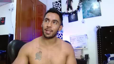 Snapshot of romanpearce_ chatting on 10-18-25, 09:26 Roman online show from 10-18-25, 09:26