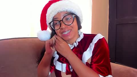 Snapshot of romantic_stargirl chatting on 12-24-24, 12:44 Is A Belle online show from 12-24-24, 12:44