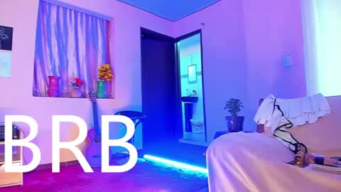 Snapshot of romantic_stargirl chatting on 02-04-25, 12:33 Is A Belle online show from 02-04-25, 12:33