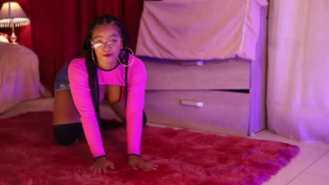 Snapshot of romantic_stargirl chatting on 10-09-25, 12:19 Is A Belle online show from 10-09-25, 12:19