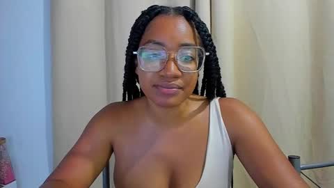 Snapshot of romantic_stargirl chatting on 10-22-25, 03:51 Is A Belle online show from 10-22-25, 03:51