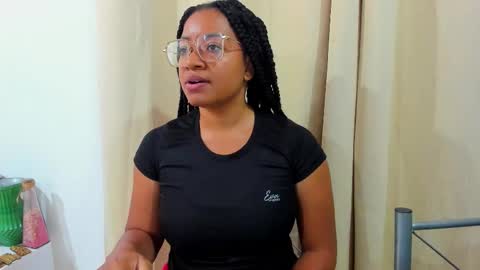 Snapshot of romantic_stargirl chatting on 10-27-25, 09:08 Is A Belle online show from 10-27-25, 09:08