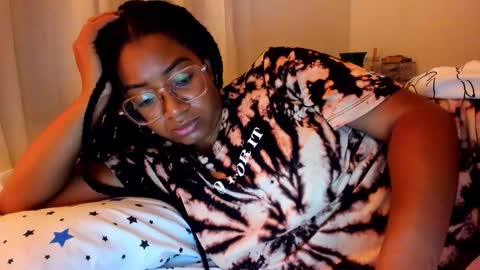 Snapshot of romantic_stargirl chatting on 11-21-25, 04:33 Is A Belle online show from 11-21-25, 04:33