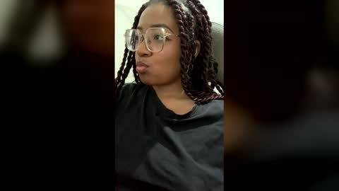 Snapshot of romantic_stargirl chatting on 12-15-25, 03:11 Is A Belle online show from 12-15-25, 03:11