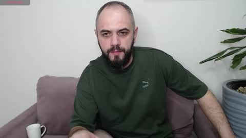 Snapshot of romdv chatting on 01-02-25, 11:52 romdv online show from 01-02-25, 11:52