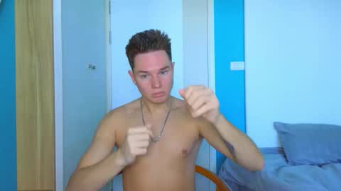 Snapshot of romeosilver chatting on 11-04-25, 04:00 Romeo online show from 11-04-25, 04:00