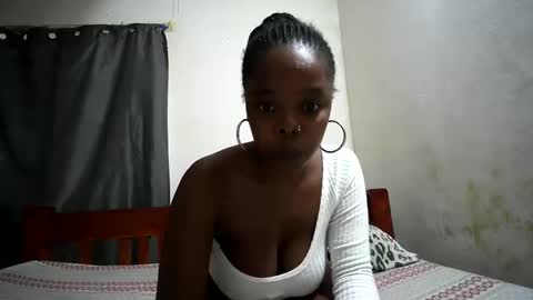 Snapshot of romy_cobel chatting on 01-19-25, 01:22 Romy Cobel online show from 01-19-25, 01:22