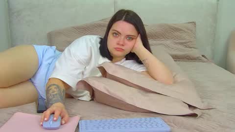 Monica online show from 05-25-26, 06:08