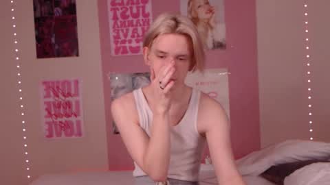 Snapshot of ron_vilss chatting on 02-12-26, 04:29 Ron online show from 02-12-26, 04:29