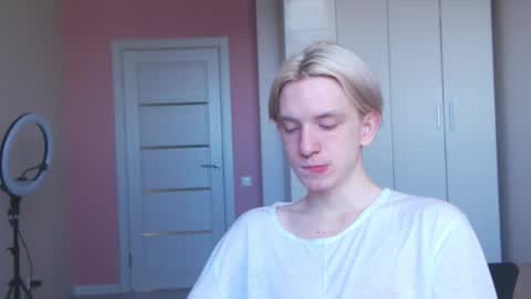 Snapshot of ron_vilss chatting on 02-16-26, 06:42 Ron online show from 02-16-26, 06:42