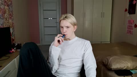 Snapshot of ron_vilss chatting on 02-19-26, 07:37 Ron online show from 02-19-26, 07:37