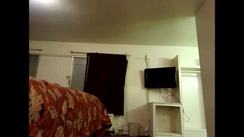 rooster14962831080 online show from 12-16-25, 06:29