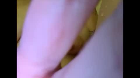 Snapshot of roozzzof chatting on 09-25-25, 04:32 rooz online show from 09-25-25, 04:32