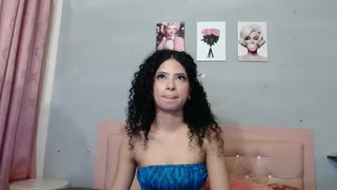 Snapshot of rosa_woolf chatting on 09-23-25, 12:08 rosa_woolf online show from 09-23-25, 12:08
