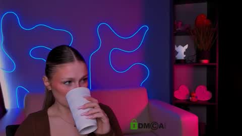 rosalie_liu online show from 11-25-25, 12:16