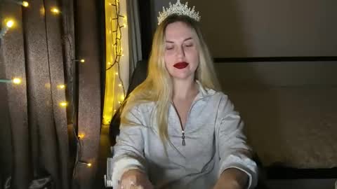 Rosali online show from 10-25-25, 04:02