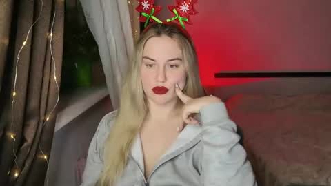 Rosali online show from 12-18-25, 03:18