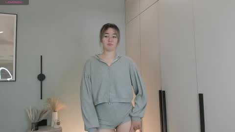 Mia online show from 11-24-25, 09:20