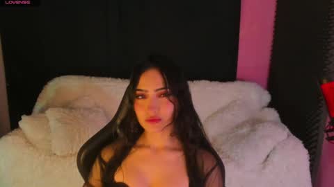 Snapshot of rosario215_ chatting on 05-27-26, 11:57 Rosario online show from 05-27-26, 11:57