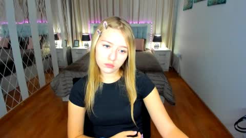 Snapshot of rosarising chatting on 06-28-26, 06:41 RosaRising online show from 06-28-26, 06:41