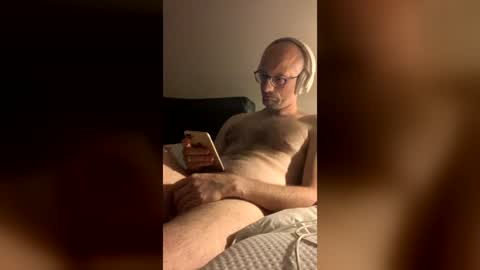 Snapshot of rosbif69 chatting on 08-03-26, 11:19 rosbif69 online show from 08-03-26, 11:19