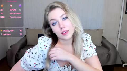 Snapshot of rose_brooks chatting on 01-30-25, 08:10 Rose but u can call me princess online show from 01-30-25, 08:10