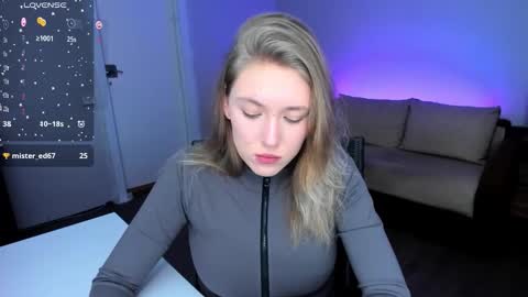 Snapshot of rose_brooks chatting on 12-18-25, 08:15 Rose but u can call me princess online show from 12-18-25, 08:15