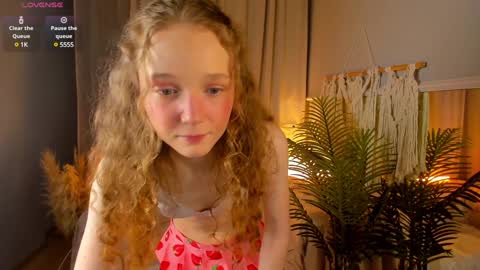 Snapshot of rose_charming_ chatting on 01-31-25, 09:26 Rose online show from 01-31-25, 09:26