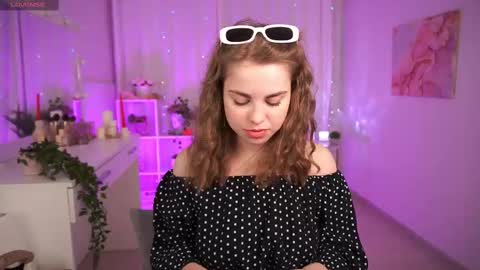 Snapshot of roseallan chatting on 02-22-25, 06:06 Rose online show from 02-22-25, 06:06