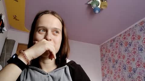 Sophie online show from 12-05-25, 01:36