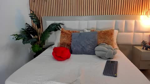 roseaurora online show from 01-08-26, 01:02