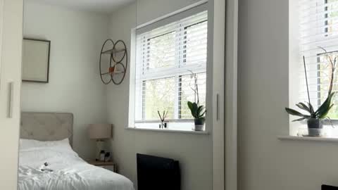 Snapshot of rosebella_ chatting on 02-18-26, 01:29 Bella online show from 02-18-26, 01:29