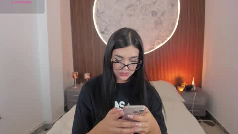 Rose online show from 03-18-26, 12:41