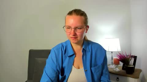Snapshot of rosehypnotic chatting on 04-29-26, 05:30 Rose online show from 04-29-26, 05:30