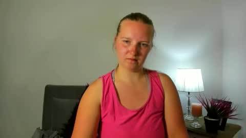 Snapshot of rosehypnotic chatting on 05-14-26, 05:53 Rose online show from 05-14-26, 05:53
