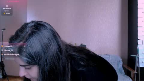Snapshot of roselina_ chatting on 10-03-25, 10:23 Rose online show from 10-03-25, 10:23