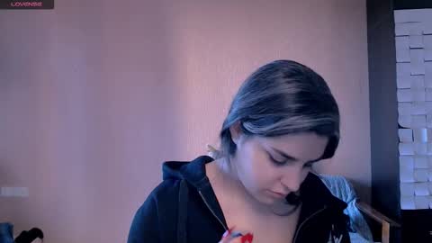 Snapshot of roselina_ chatting on 10-11-25, 01:20 Rose online show from 10-11-25, 01:20