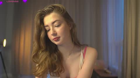 Snapshot of rosellegaeta chatting on 12-15-25, 04:17 Elsa online show from 12-15-25, 04:17