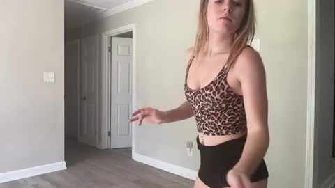 Snapshot of roselynbxxx chatting on 07-21-26, 06:54 roslyn online show from 07-21-26, 06:54