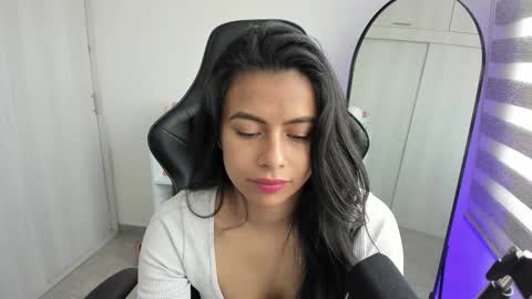 Snapshot of roseparis chatting on 01-13-26, 04:01 Nat online show from 01-13-26, 04:01